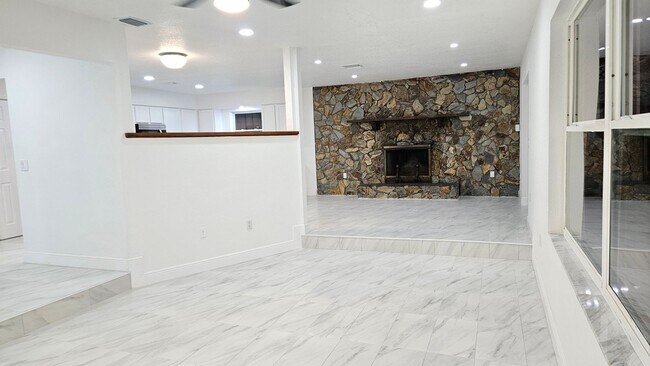 Building Photo - 8533 Viva Via Dr