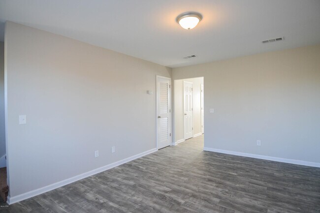 Foto del edificio - 4900 E 11th St