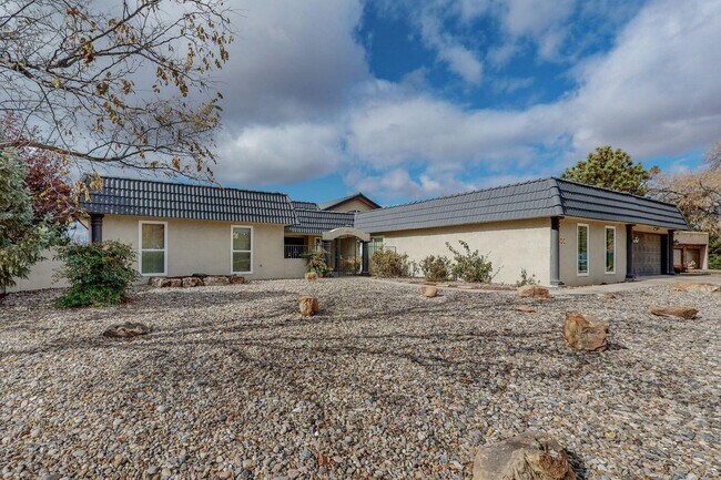 Building Photo - 4915 Camino De Monte