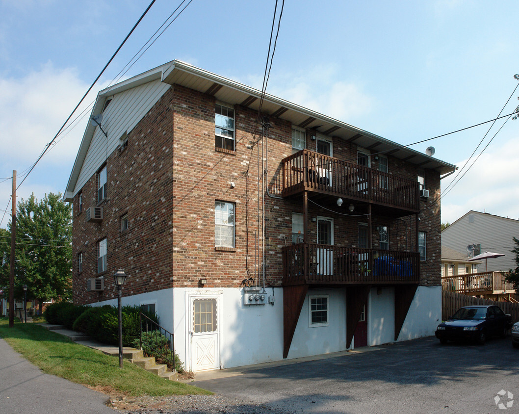 Building Photo - 1736-1738 W Cedar St