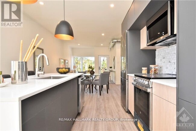 Building Photo - 368 Chapel St