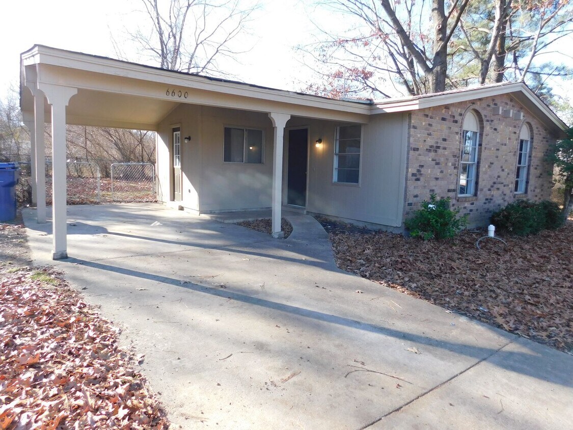 Primary Photo - 6600 Embassy Cir