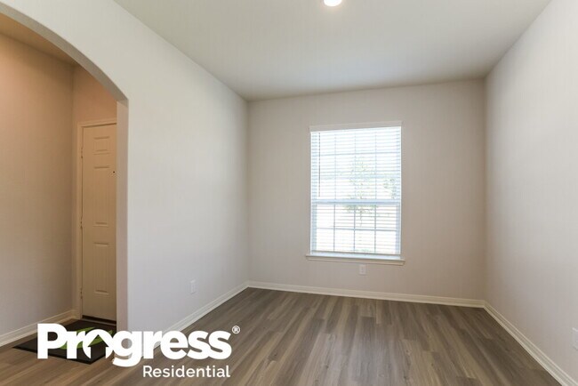 Building Photo - 10495 Red Cardinal Dr NE