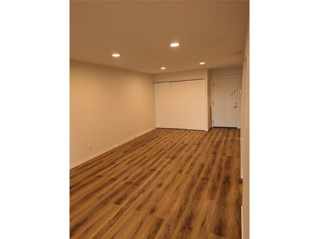 Foto del edificio - 6328 Barrie Rd