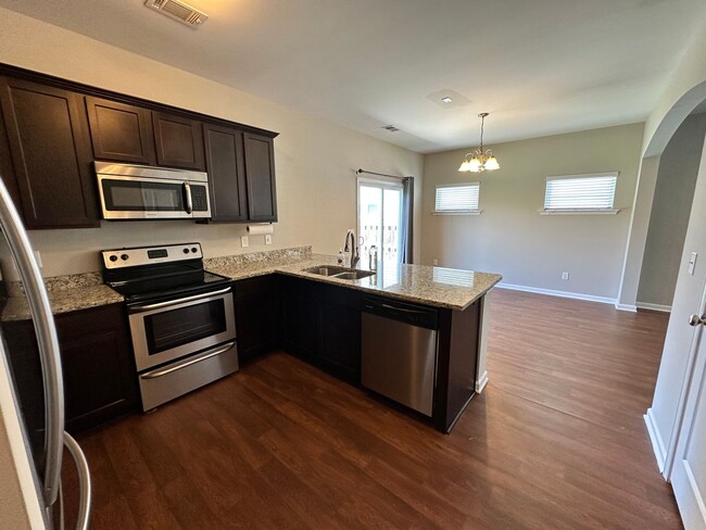 Foto del edificio - Beautiful 3 Bed, 2.5 Bath in Burnside Farm...
