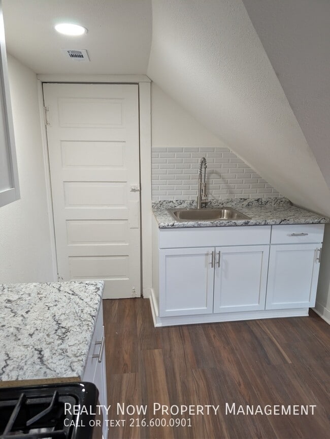 Foto del edificio - 7501 Berry Ave