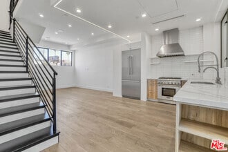 Building Photo - 1445 1/2 N Martel Ave