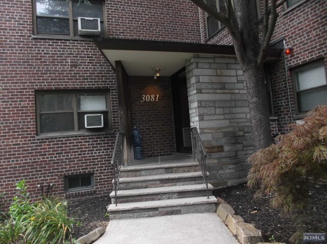 Foto del edificio - 3021 Edwin Ave