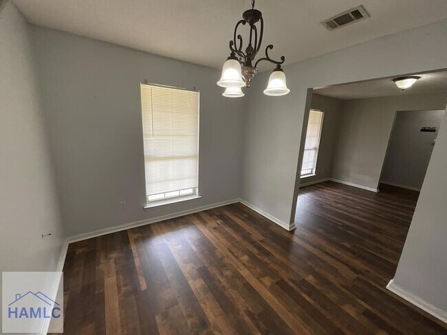Building Photo - 1750 Latham Ct