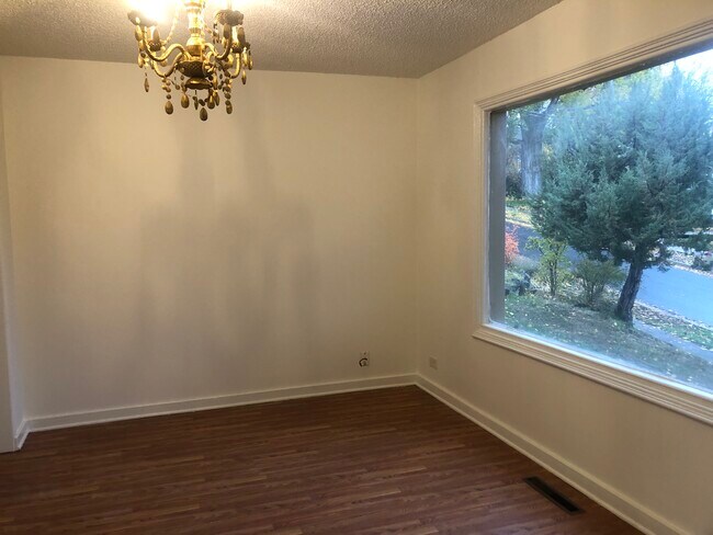 Foto del edificio - 320 SE High St