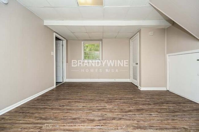 Building Photo - 5515 Scofield Rd