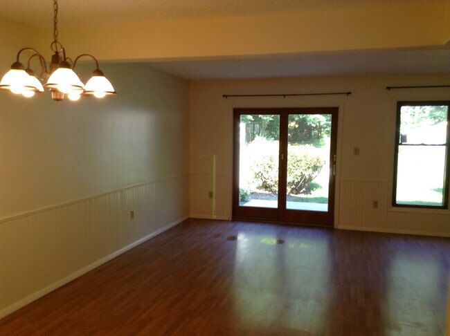 sala de estar - 38 Whispering Pines Rd