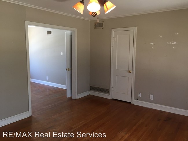 Building Photo - 2 br, 1 bath Apartment - 220 Ashley Drive
