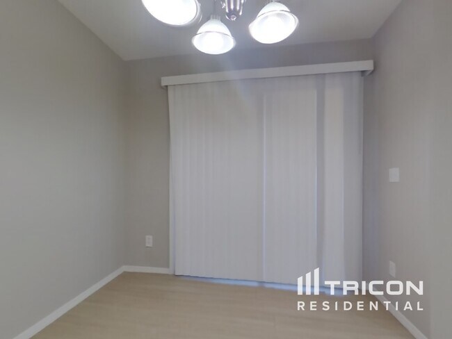 Building Photo - 810 N 112th Dr