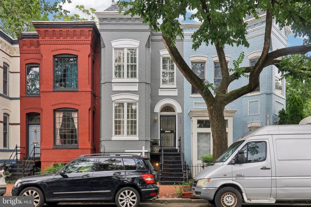 Foto principal - 252 11th St SE