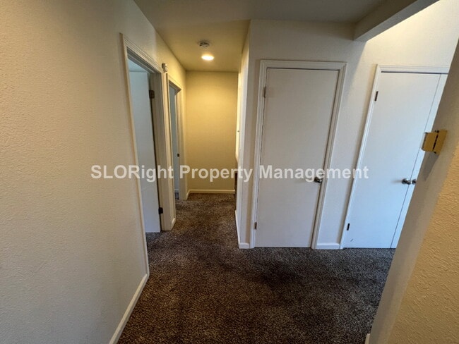 Building Photo - AVAILABLE AUGUST - Upstairs San Luis Obispo Condo - 2 Bedroom / 1 Bathroom
