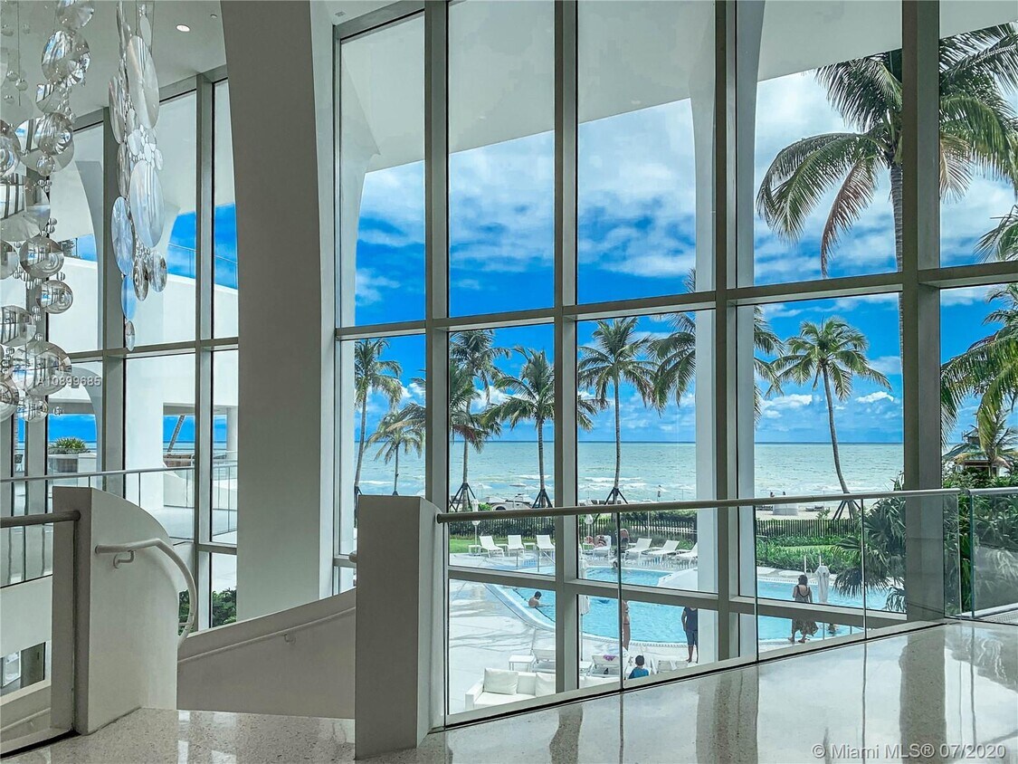 Foto principal - 16901 Collins Ave