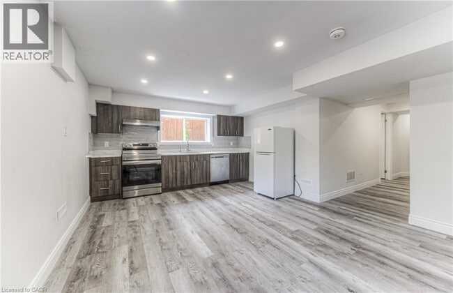 Building Photo - 93 Tremaine Dr