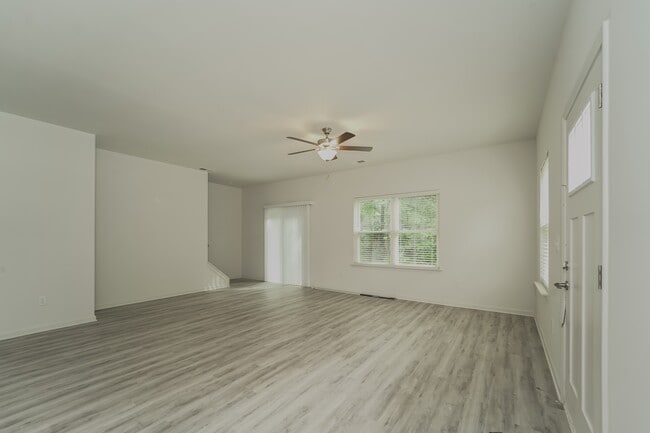 Building Photo - 7121 Plott Rd