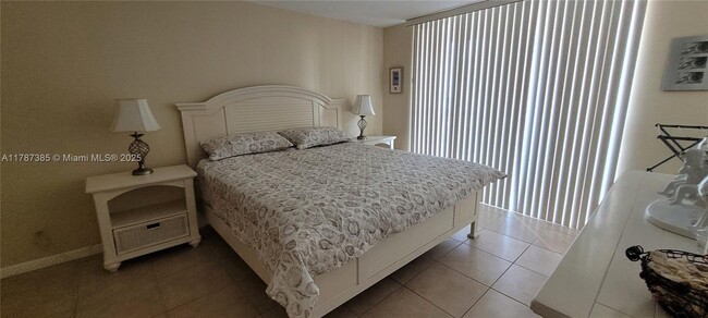 Foto del edificio - 1825 S Ocean Dr