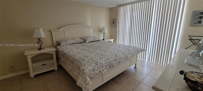 Building Photo - 1825 S Ocean Dr