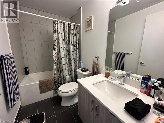 Photo du bâtiment - 550 N Service Rd