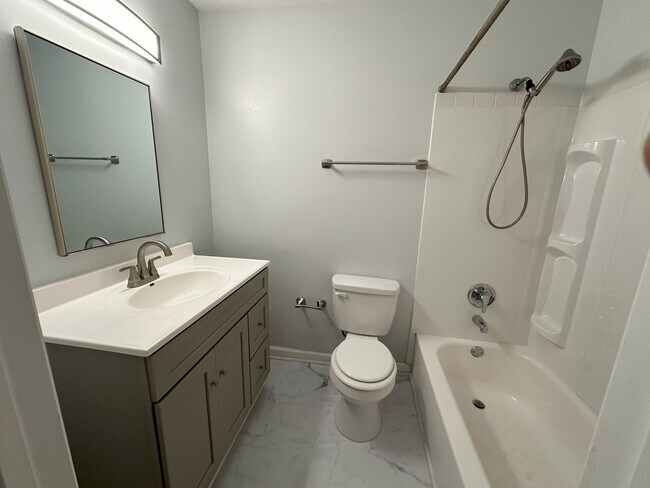 Building Photo - 4741 Bent Pine Dr