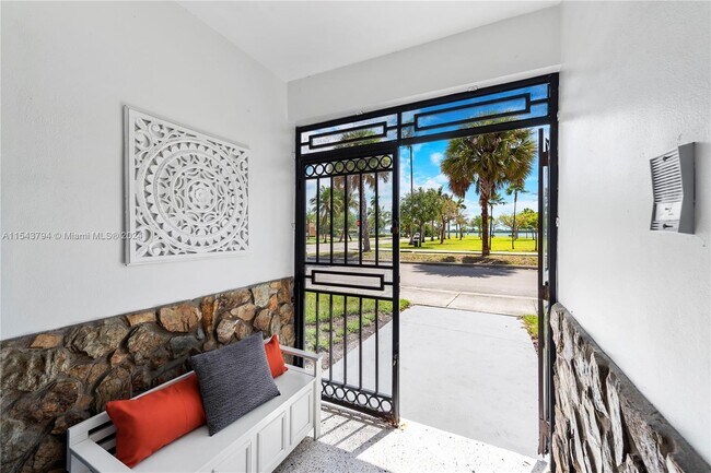 Building Photo - 940 NE 71st St