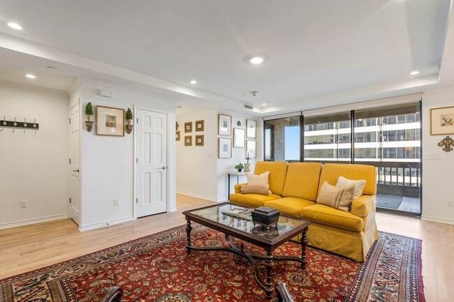 Foto del edificio - 5909 Luther Ln