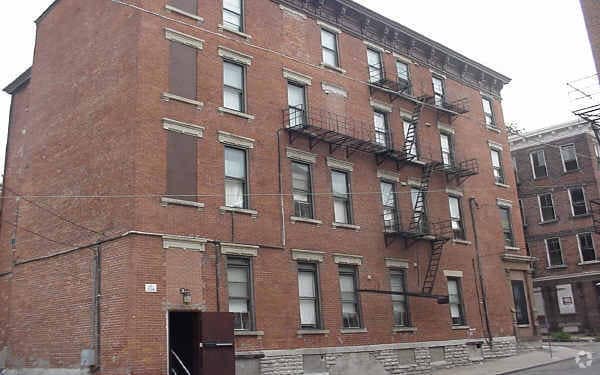 Building Photo - 1701 Hughes St
