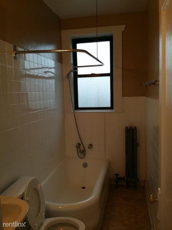 Building Photo - 1 br, 1 bath Apartment - 2354 E 70th St