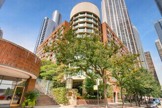 Building Photo - 480 N McClurg Ct