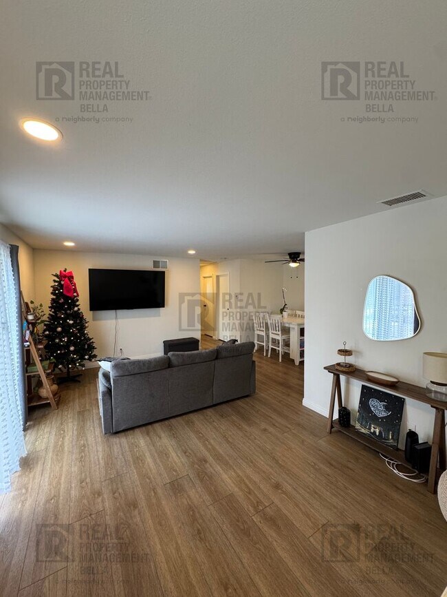 Foto del edificio - Charming 2-Bed, 2-Bath Condo in the Heart ...