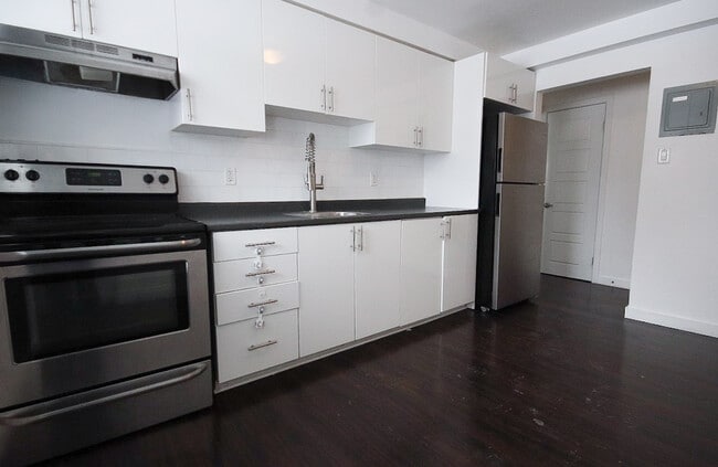 Building Photo - 3 Bedroom Unit For Rent!