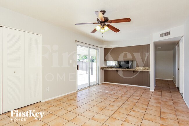 Foto del edificio - 3301 W Mountain View Rd