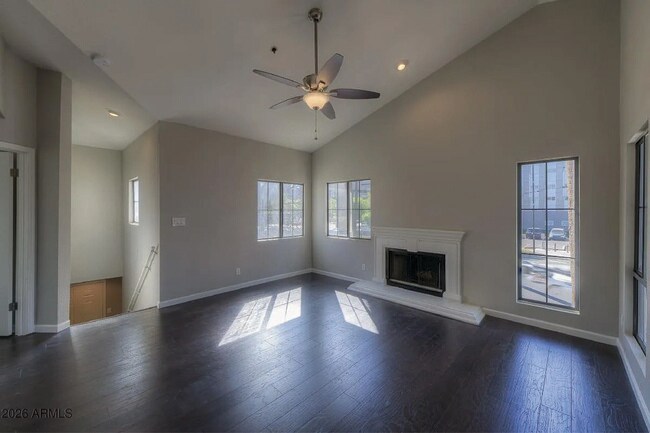 Foto del edificio - 100 E Fillmore St