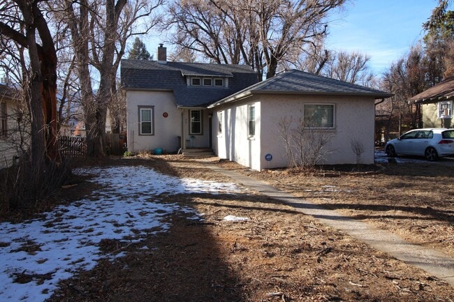 Building Photo - Adorable 3bdrm Downtown Bungalow