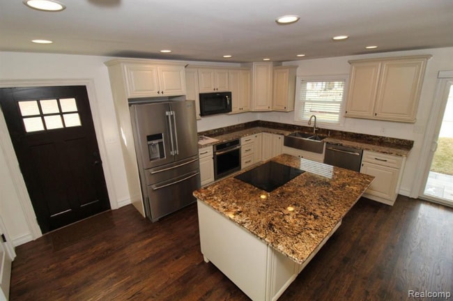 Foto del edificio - 37752 Huron Pointe Dr