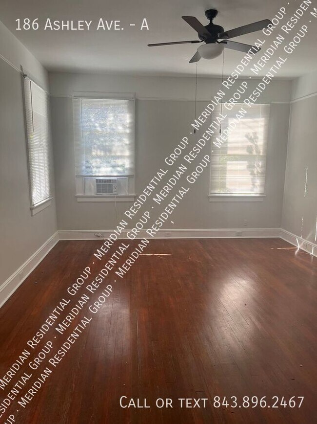 Building Photo - Spacious 1 Bed / 1 Bath in the Hart of Cha...
