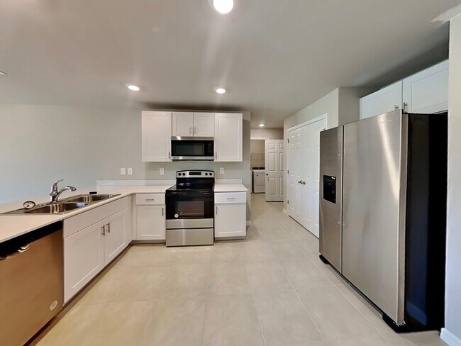 Foto del edificio - 13575 Drysdale Ave