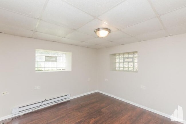 Building Photo - 1 bedroom in Chicago IL 60618