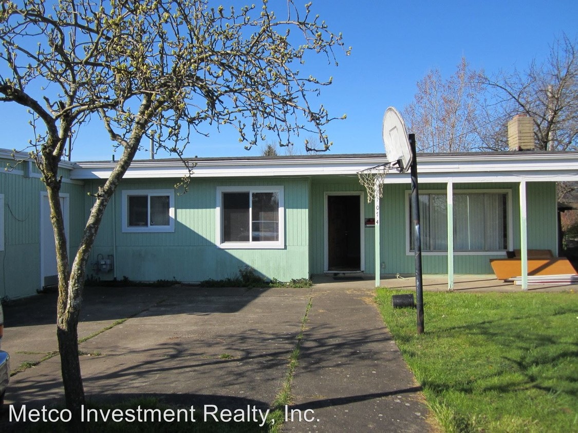 Primary Photo - 1074 Q St