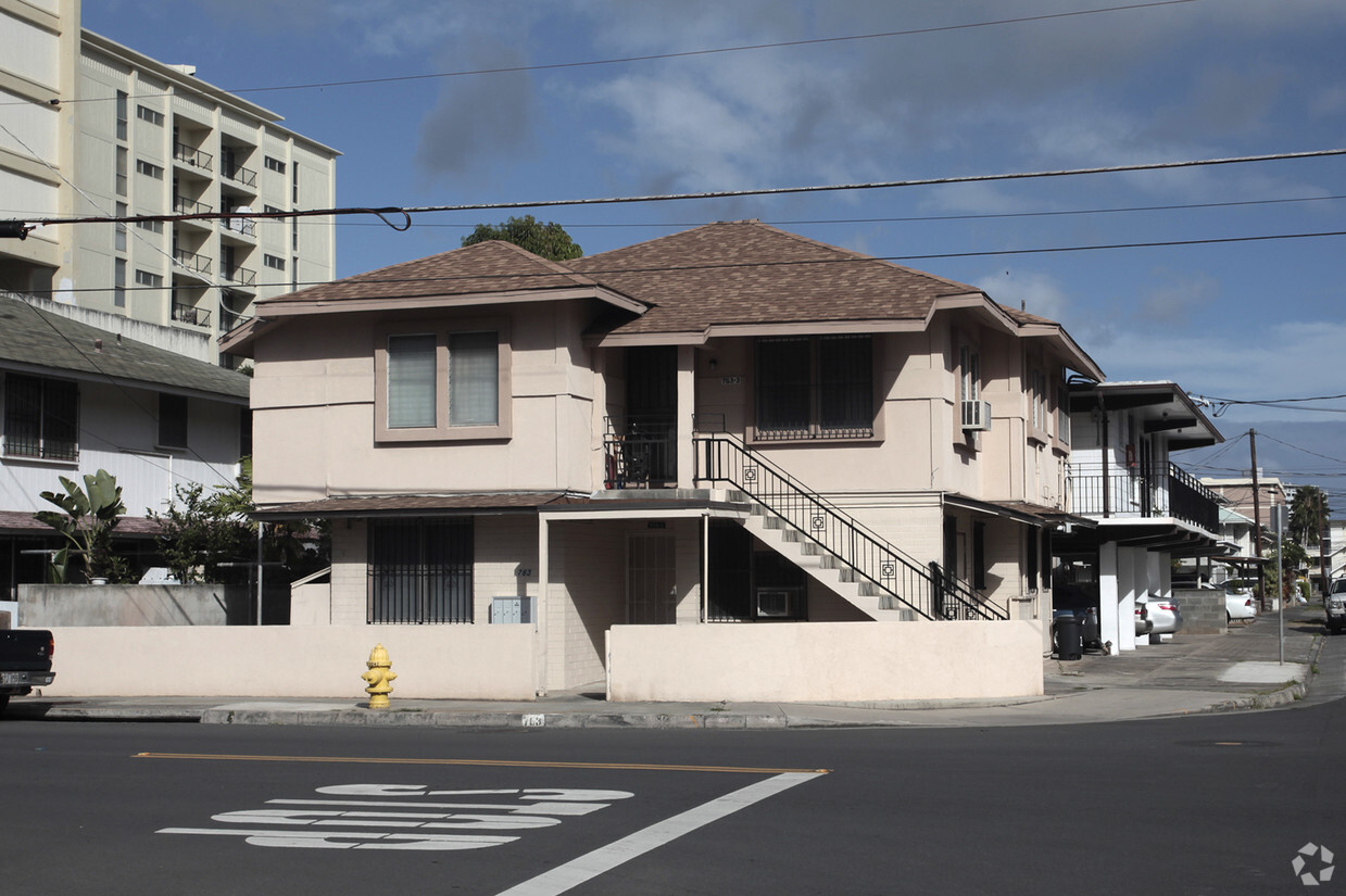 Building Photo - 2202 Fern St