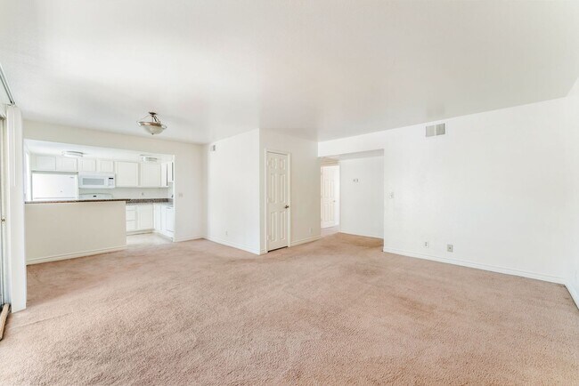 Foto del edificio - 4360 Sandy River Dr