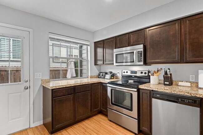 Foto del edificio - Charming 2BR Townhome in Denver
