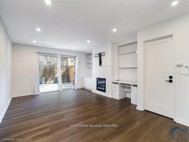 Foto del edificio - 653 Forest Ave