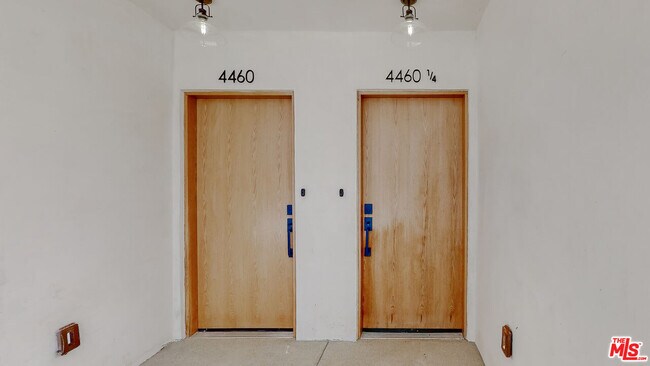 Foto del edificio - 4460 W Maplewood Ave