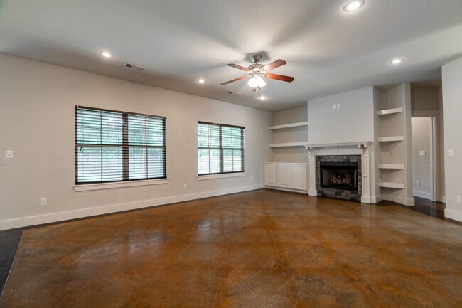Building Photo - Beautiful 4-bedroom 2 bath Home in Fayette...