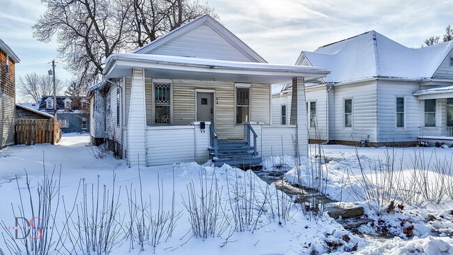 Building Photo - 918 10th St