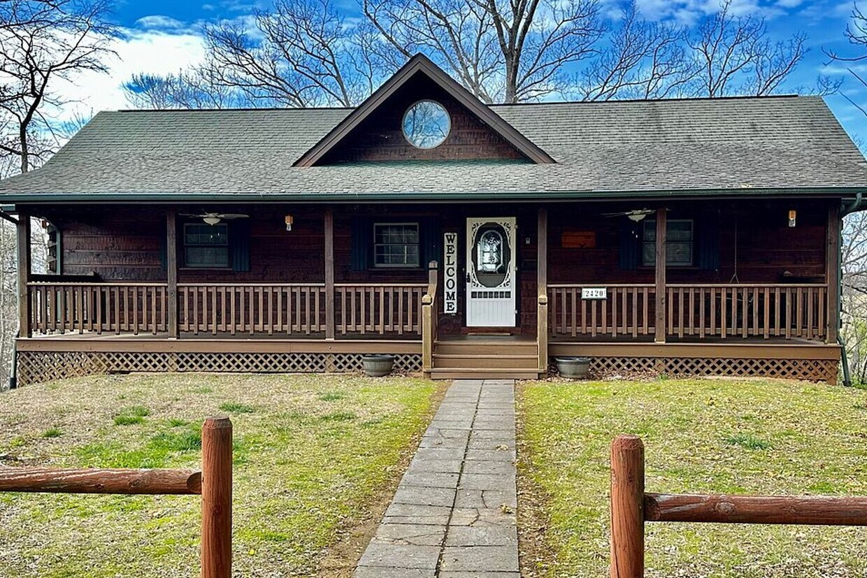 Foto principal - 2420 Sylvan Glen Way